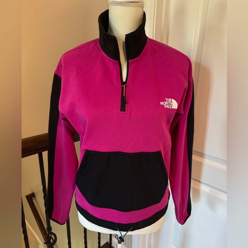 Never Worn- North Face Pullover Size Small